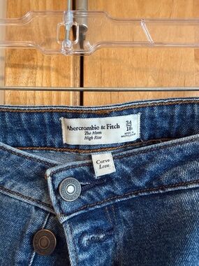 A&F curve love "the mom" high use jeans. Button-Fly size 34!